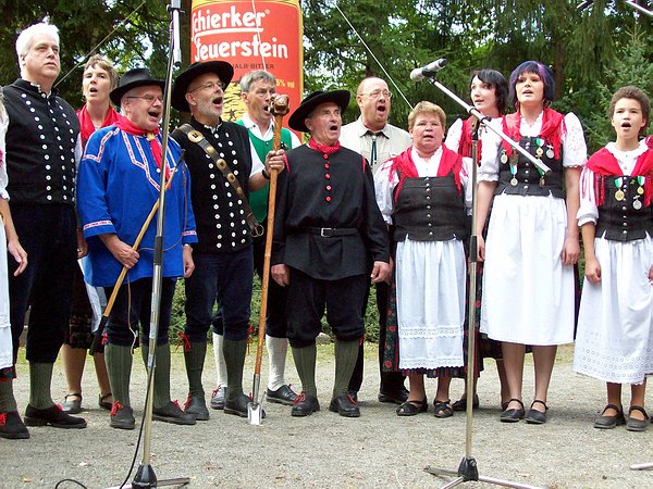 Folkloregruppe Sülzhayn beim 56. Jodlerwettstreit auf der Waldbühne in Altenbrak 2008