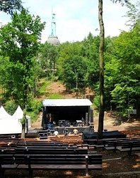 Ein Weltnacht-Veranstaltungsort - die Detmolder Waldbühne am Hermannsdenkmal