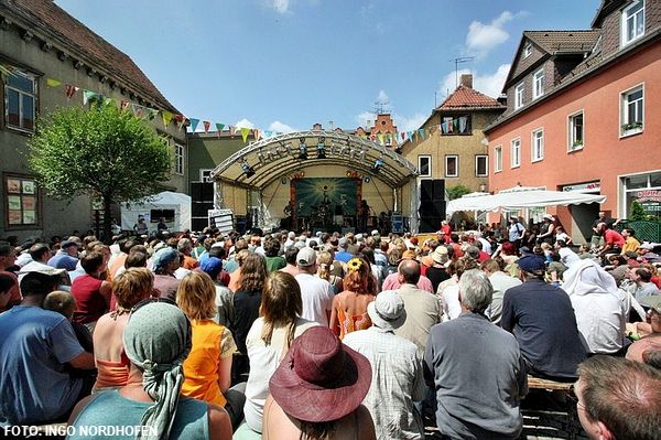 Bühne am Neumarkt; Foto: Ingo Nordhofen
