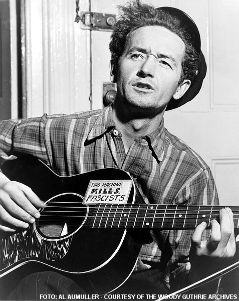 WOODY GUTHRIE 1943 * Foto: Al Aumuller - Courtesy of the Woody Guthrie Archives