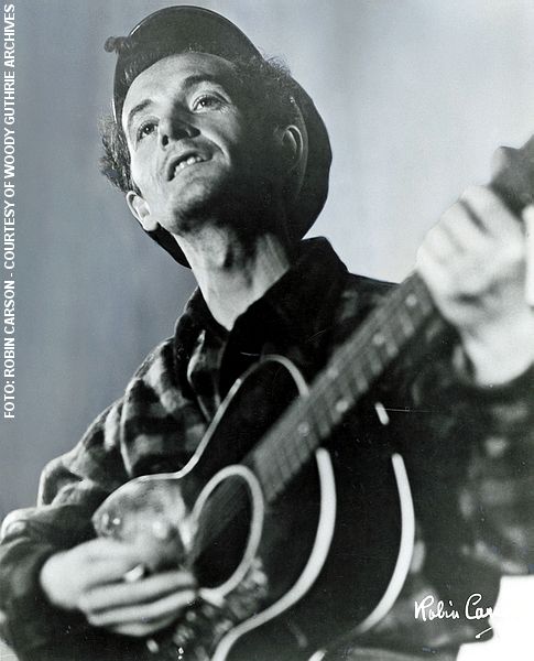 WOODY GUTHRIE CA. 1942 * Foto: Robin Carson - Courtesy of Woody Guthrie Archives