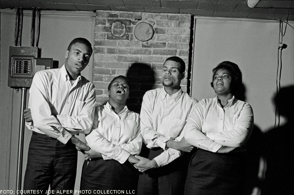 THE FREEDOM SINGERS IM CAFFÈ LENA, 1963 * FOTO: COURTESY JOE ALPER PHOTO COLLECTION LLC