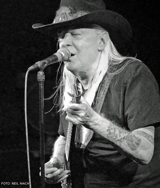 JOHNNY WINTER * FOTO: NEIL MACH